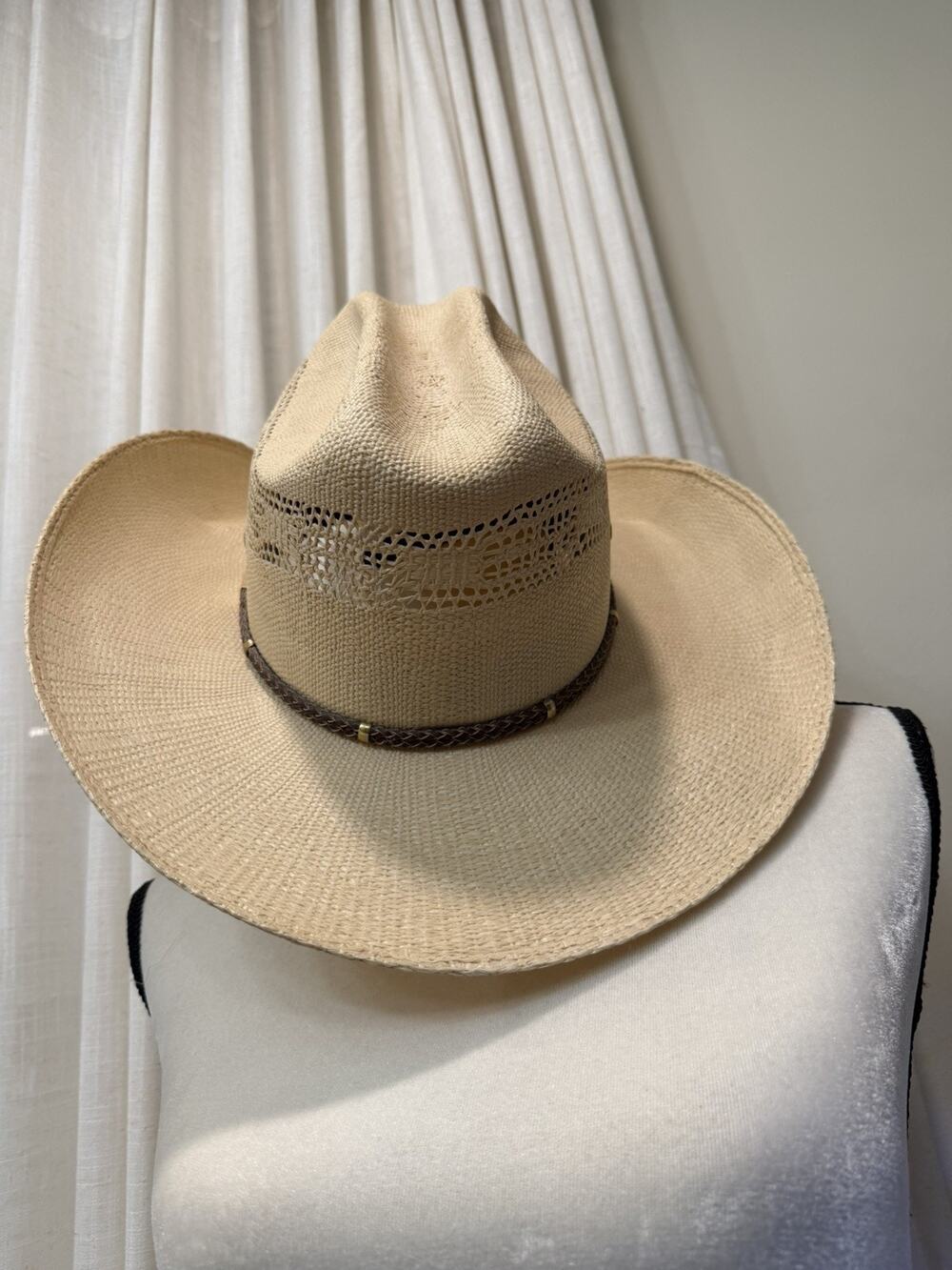 Wrangler Twenty X Sheepskin Leather Quality gold 7 1/2” Hat 20x natural straw